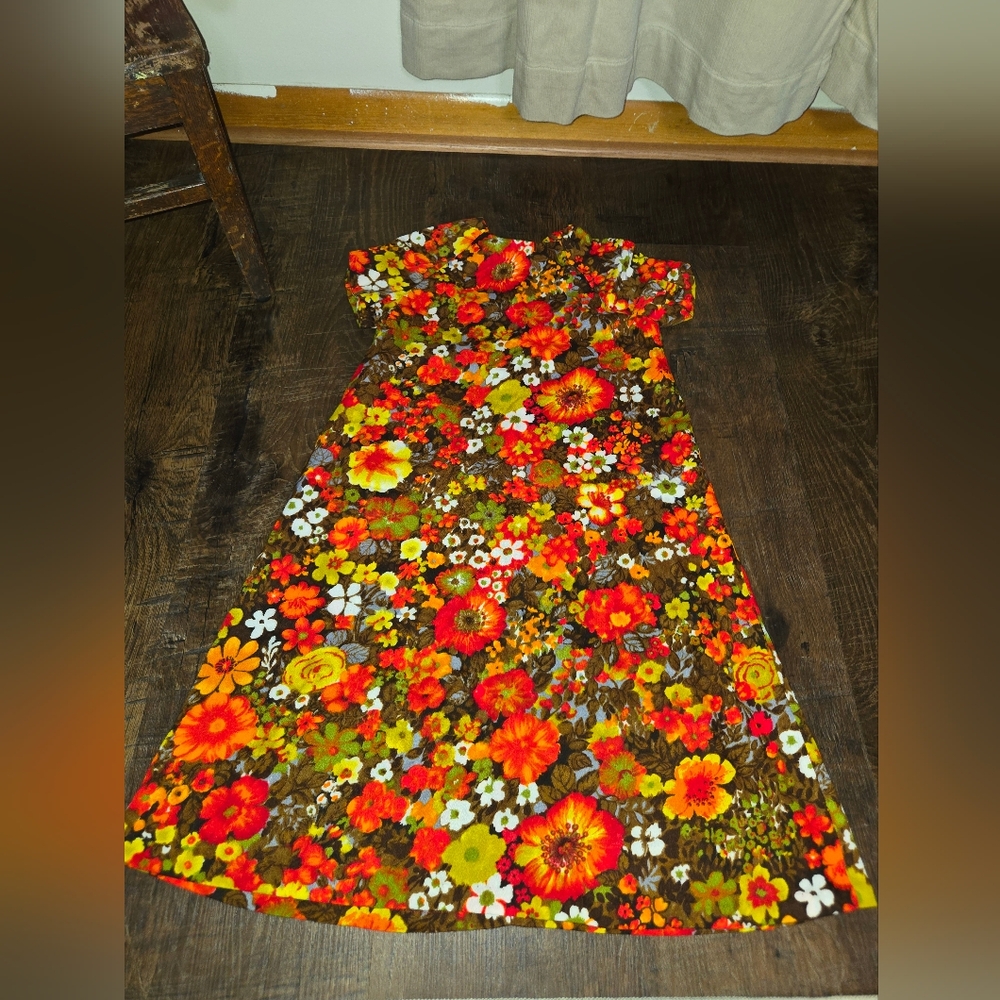 Vintage Vibrant Floral Homemade Girls Dress, Matetial From 1960-70.